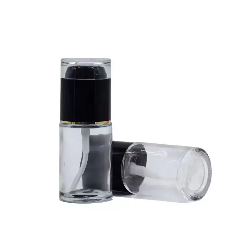 bouteille-d-emballage-de-fond-de-teint-en-verre-transparent-avec-une-pompe-noire-pour-l-emballage-cosmetique