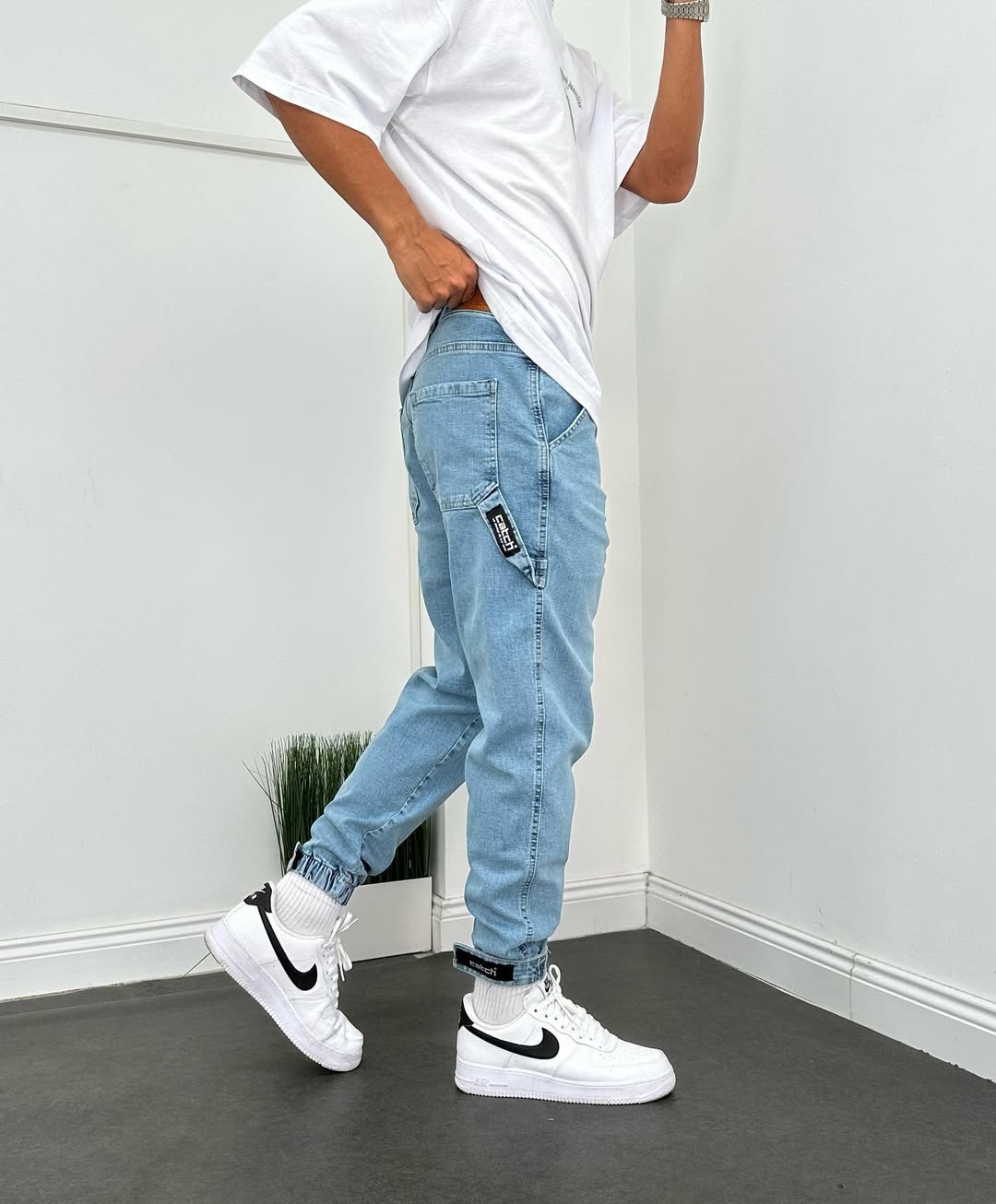 Paçası lastikli bol kalıp jean 4 özel rengiyle stoklarda 449,90₺ www.bycrowned.com